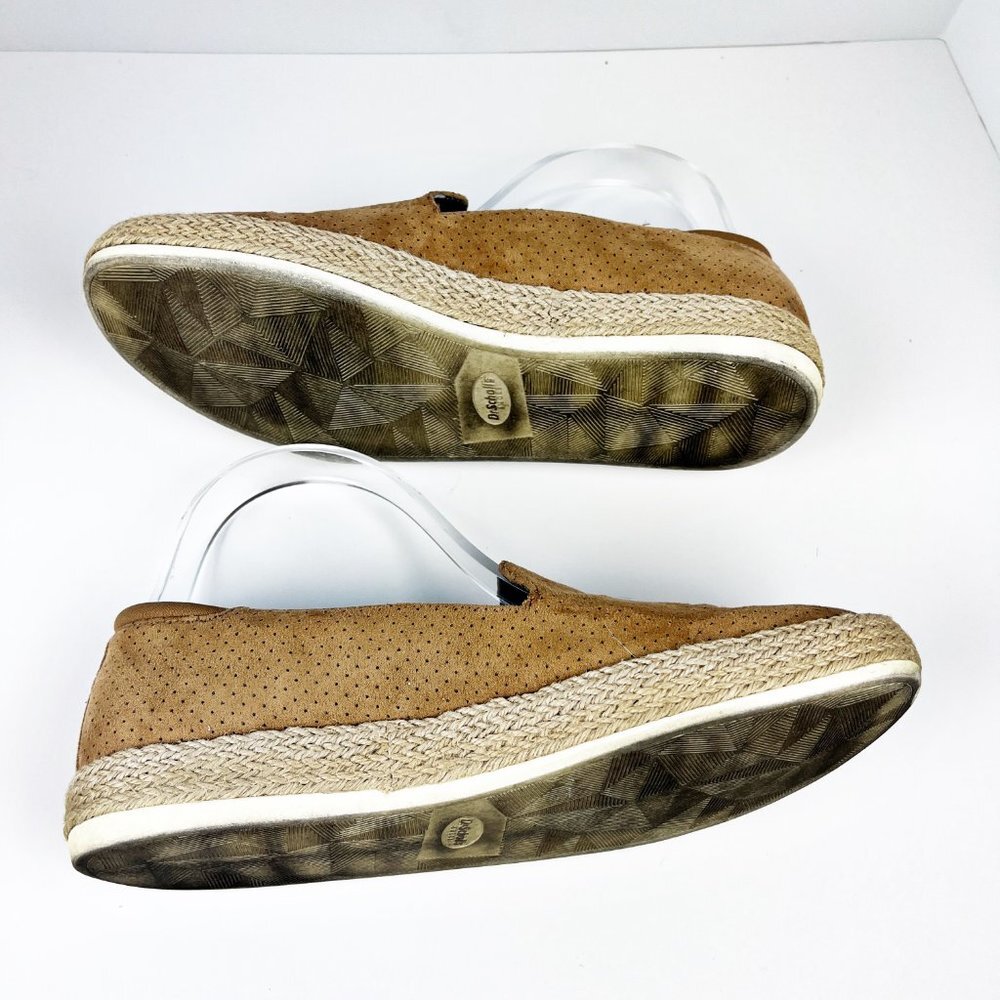 2/$20 Dr Scholl's Tan Slip Ons 9.5M - Picture 4 of 7